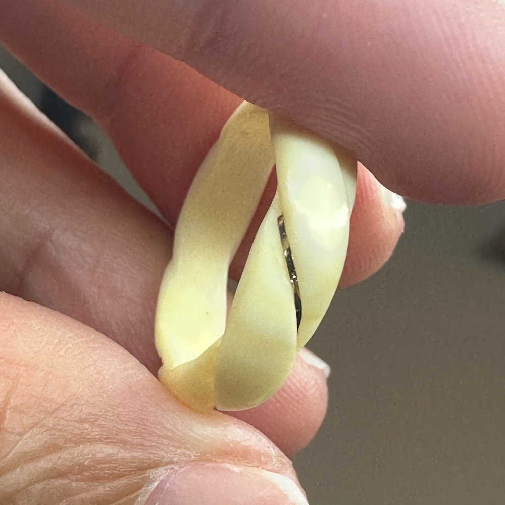 14K 585 Stamped Gold Twist Ring Ivory Size 5